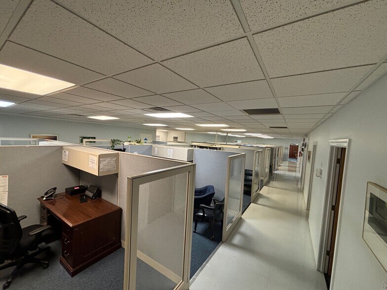 More Photos Of 115 North Blvd, Clinton Office Residential For Sale