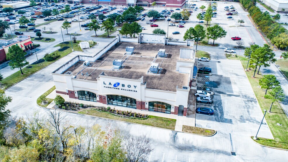 More Photos Of 16814 I-45 S, Conroe Freestanding For Sale