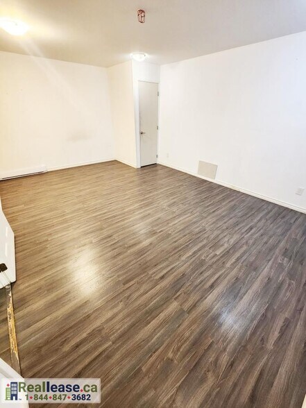 More Photos Of 138 Main St W, Shelburne Storefront Retail Residential For Lease