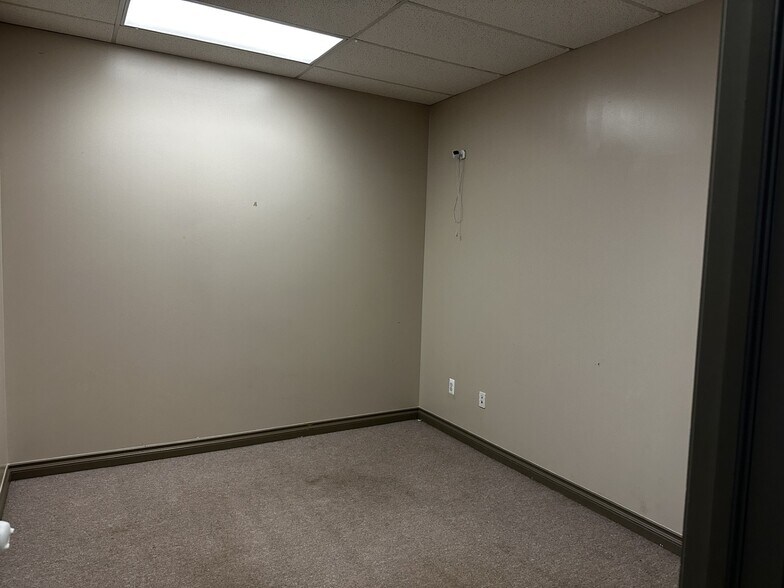 More Photos Of 15502 S Telegraph Rd, Monroe Medical For Lease