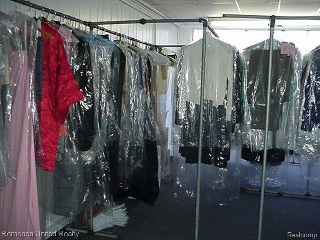 More Photos Of 121 E Walled Lake Dr, Walled Lake Storefront Retail Office For Sale