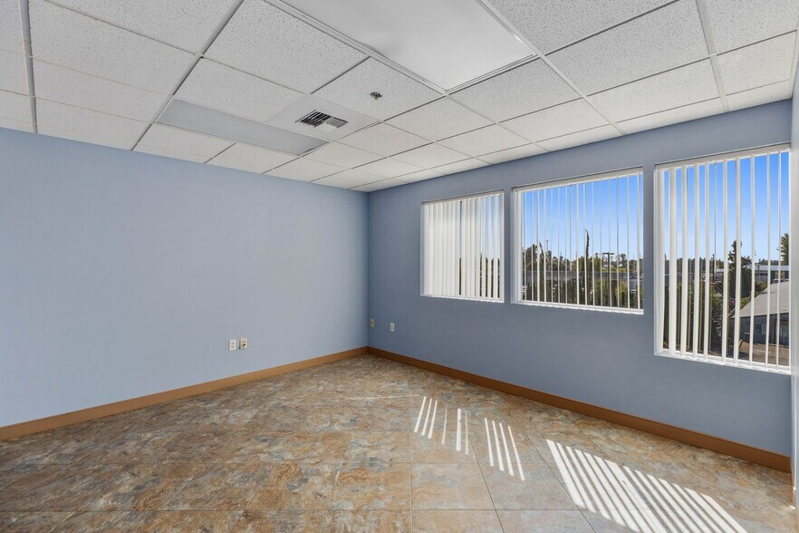 More Photos Of 16710 Smokey Point Blvd, Arlington General Retail For Sale