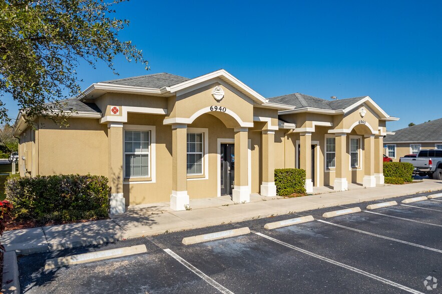 More Photos Of 6940 W Linebaugh Ave, Tampa Medical For Lease