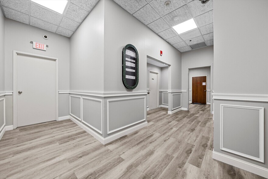 More Photos Of 24 Old Albany Post Rd, Croton-on-Hudson Medical For Lease