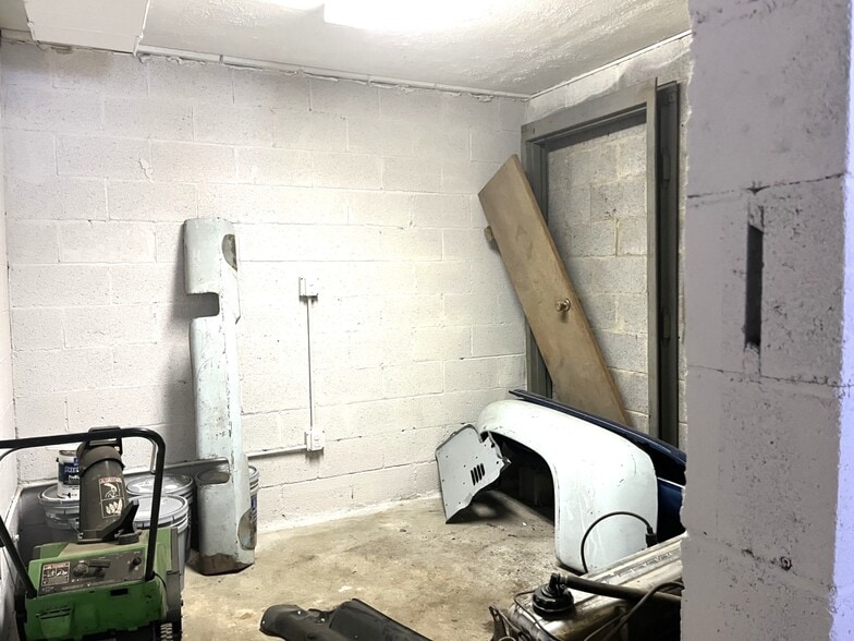 More Photos Of 1235 Evergreen Rd, Pittsburgh Auto Repair For Sale