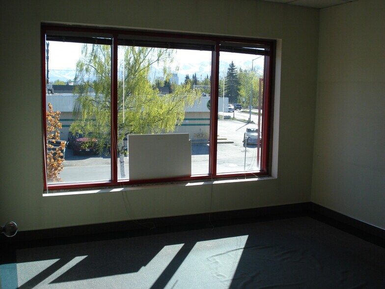 More Photos Of 3700 Woodland Dr, Anchorage Flex For Sale