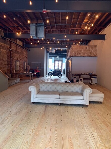 More Photos Of 414 Northampton St, Easton Restaurant For Lease