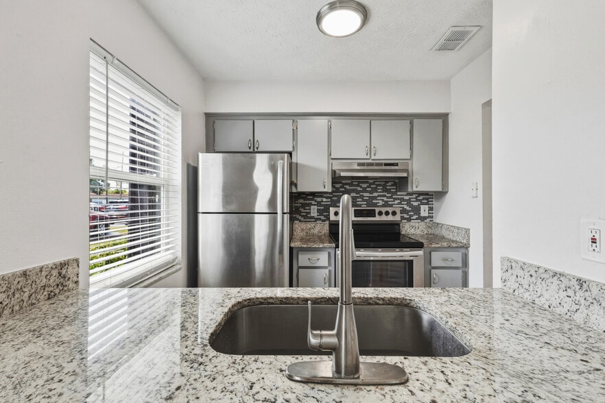 More Photos Of 8412-8420 N Lois Ave, Tampa Apartments For Sale
