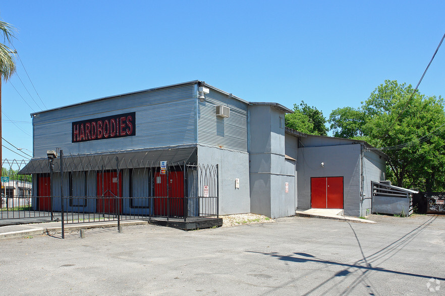 Primary Photo Of 2726 N Saint Marys St, San Antonio Bar For Lease