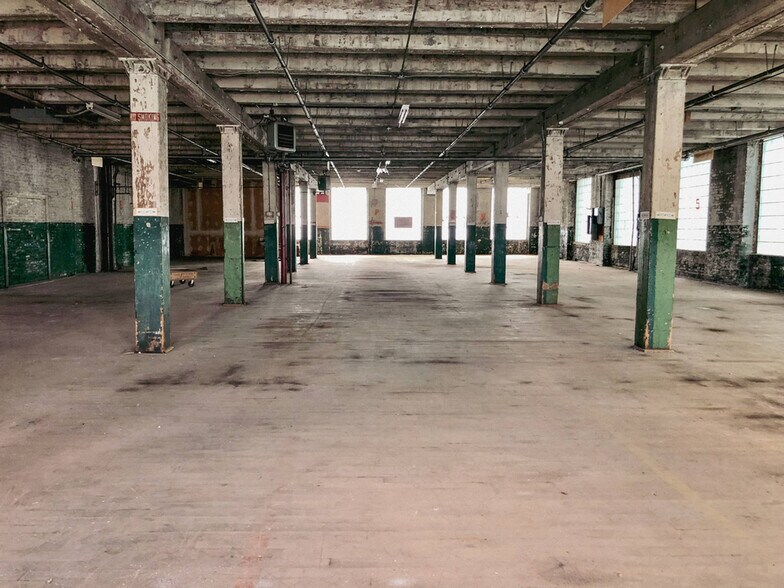 More Photos Of 401-435 N Western Ave, Chicago Industrial For Sale