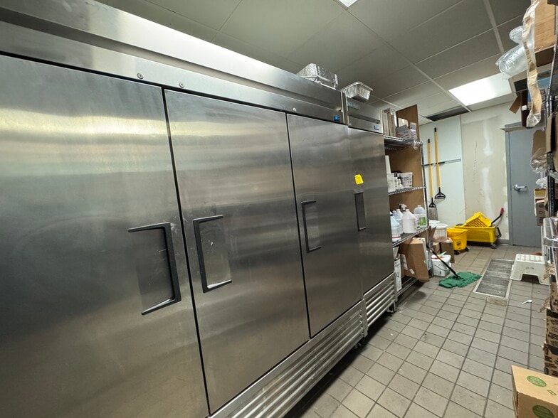 More Photos Of 5 Broad St, Stamford Fast Food For Lease