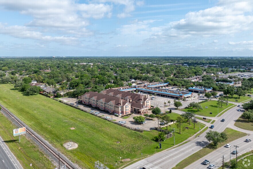 More Photos Of 401 Bay Area Blvd, Houston Hotel For Sale
