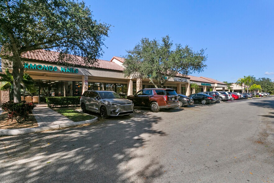 More Photos Of 901-1001 N University Dr, Coral Springs General Retail For Lease