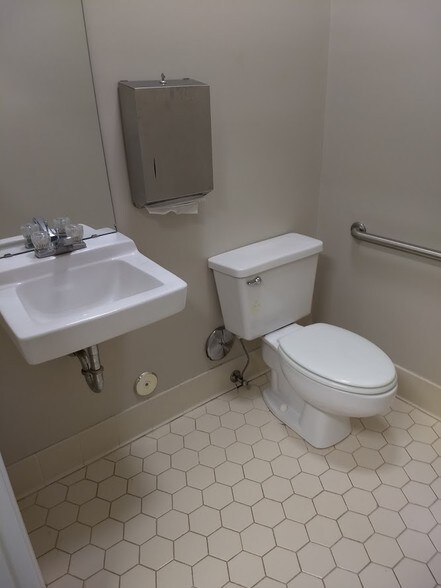 More Photos Of 4920-4928 Windy Hill Dr, Raleigh Coworking Space
