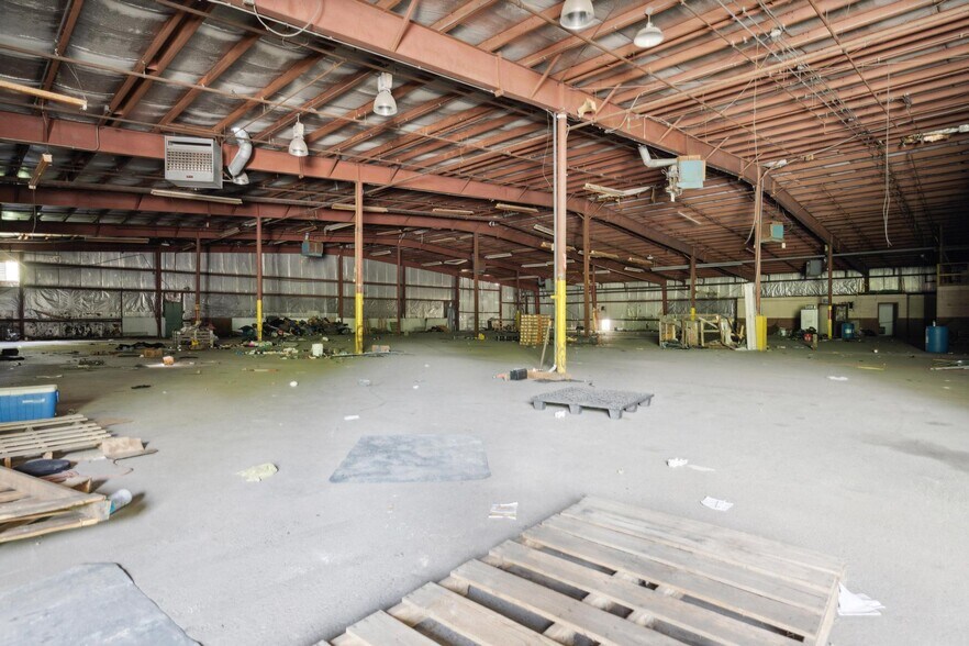 More Photos Of 724 N Irwin St, Dayton Warehouse For Sale