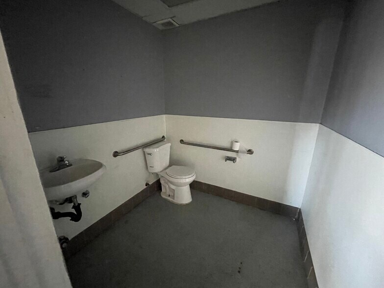More Photos Of 109 S State St, San Jacinto Unknown For Lease