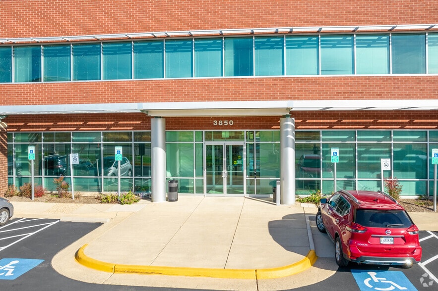 More Photos Of 3850 Fettler Park Dr, Dumfries Office For Lease