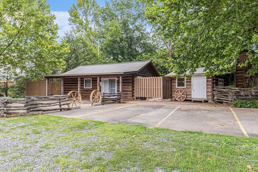 More Photos Of 625 Ocoee St, Copperhill Freestanding For Sale