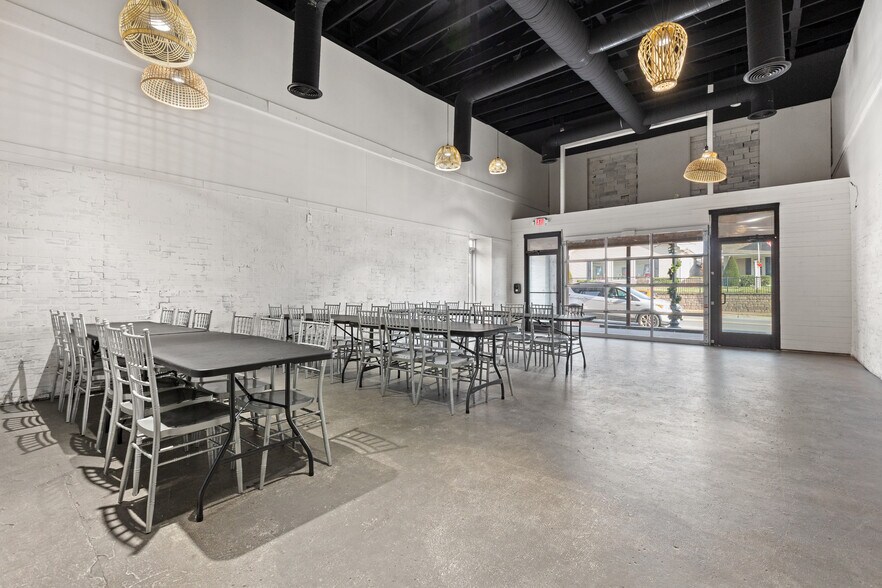 More Photos Of 218 N Main St, Beaver Dam General Retail For Sale