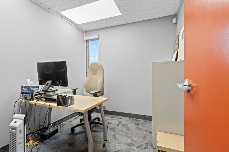 More Photos Of 135 Walgreen Rd, Ottawa Office For Lease