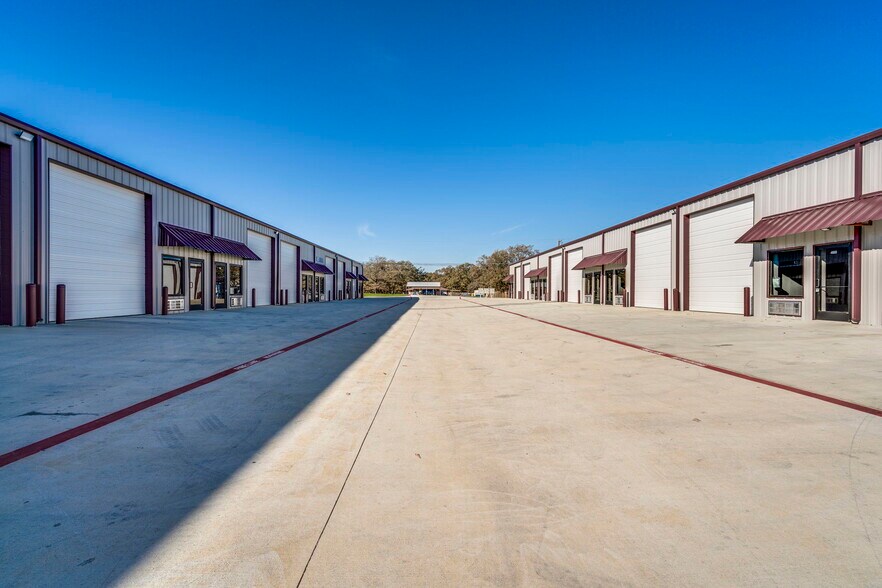 More Photos Of 12261 J Rendon Rd, Burleson Warehouse For Lease