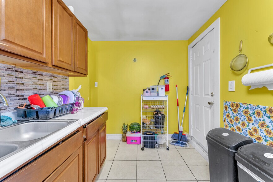 More Photos Of 3807 Pacific Ave, Wildwood Office Residential For Sale