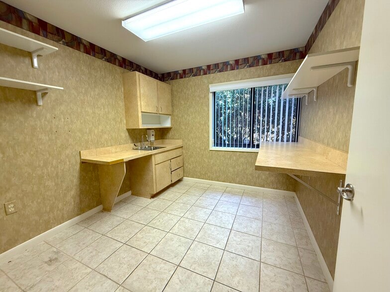 More Photos Of 1109 Bryn Mawr Ave, Lake Wales Medical For Sale