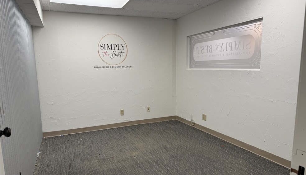 More Photos Of 203 E Worth St, Grapevine Office For Sale