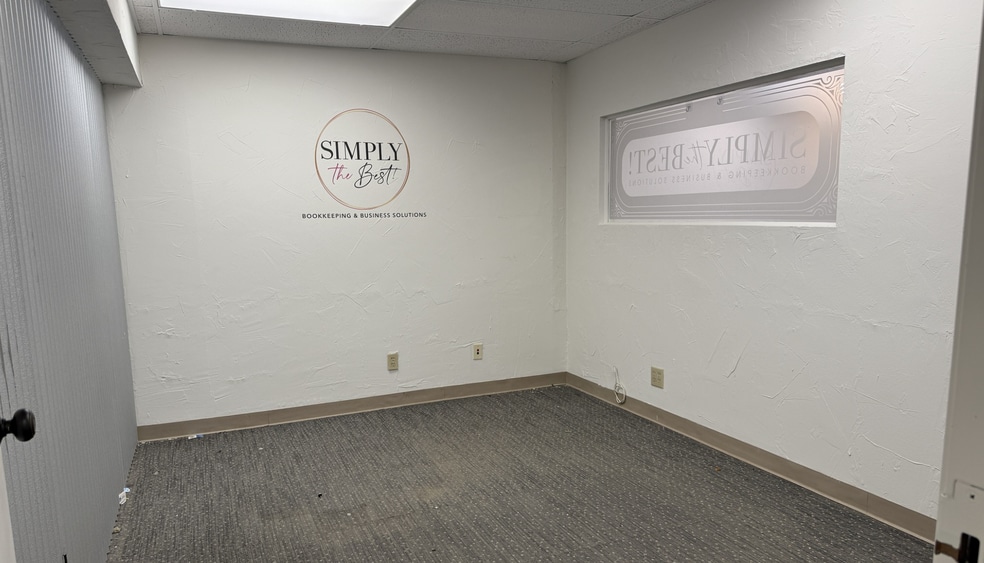 More Photos Of 203 E Worth St, Grapevine Office For Lease