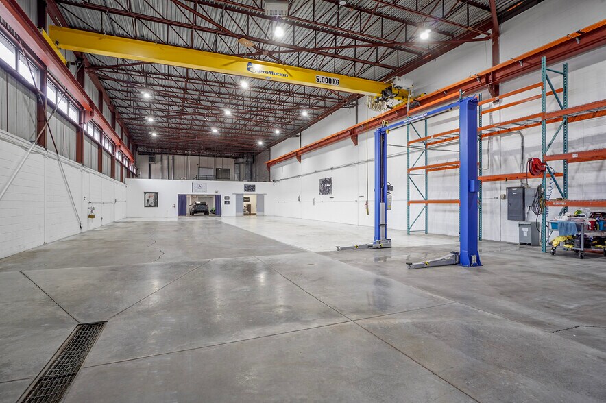 More Photos Of 274-278 Av Labrosse, Pointe-claire Warehouse For Lease