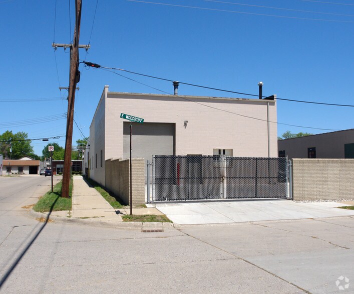 More Photos Of 1704 E Nine Mile Rd, Hazel Park Warehouse For Sale