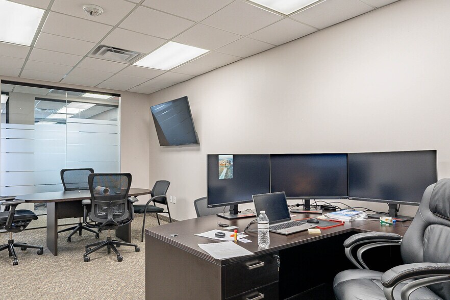 More Photos Of 7310 N 16th St, Phoenix Office For Lease