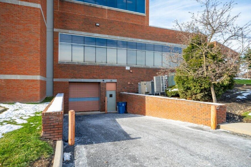 More Photos Of 2221 Schrock Rd, Columbus Office For Sale
