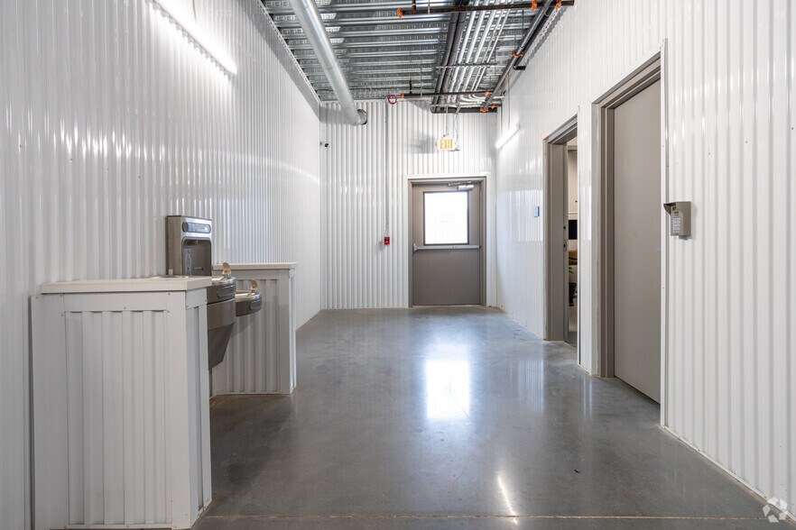 More Photos Of 6615 Stewart Rd, Galveston Self Storage For Lease