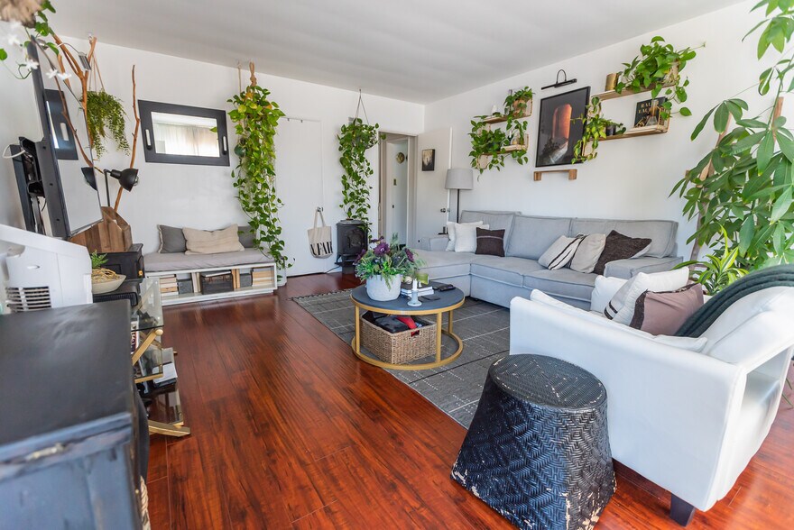 More Photos Of 11852 Chandler Blvd, Valley Village Apartments For Sale