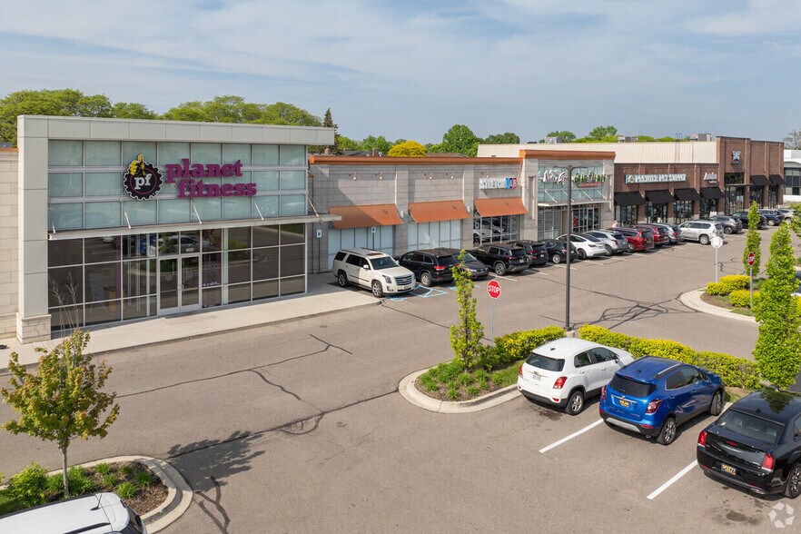 More Photos Of 2830-2880 W Maple Rd, Troy Unknown For Lease