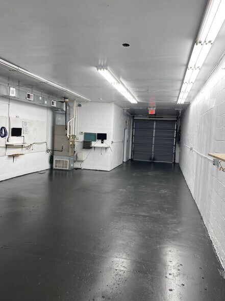 More Photos Of 416 N Stonestreet Ave, Rockville Warehouse For Lease