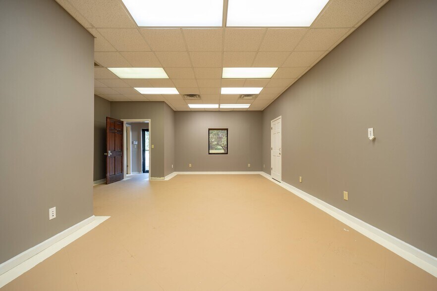 More Photos Of 555 Columbia Dr, Carrollton Office For Lease