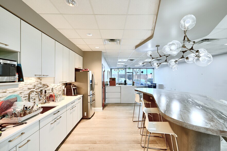 More Photos Of 11 Center Pl, Dundalk Office For Sale