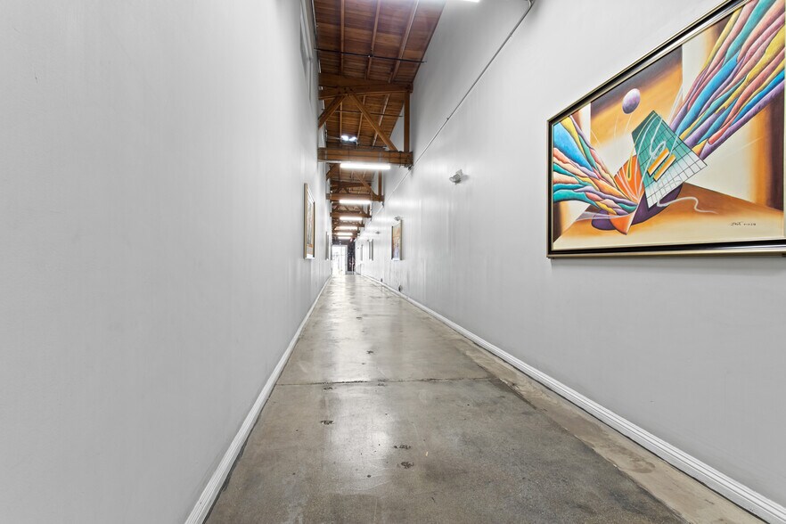 More Photos Of 3751-3761 S Hill St, Los Angeles Warehouse For Lease