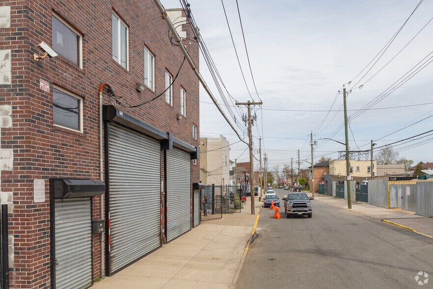 More Photos Of 210 Grandview Ave, Staten Island Warehouse For Lease