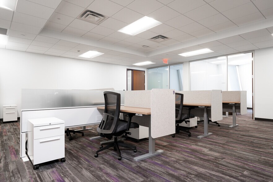 More Photos Of 2685 Vikings Cir, Eagan Office For Lease