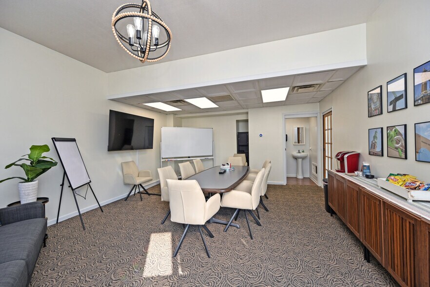 More Photos Of 140-142 W Pike St, Covington Storefront Retail Office For Lease