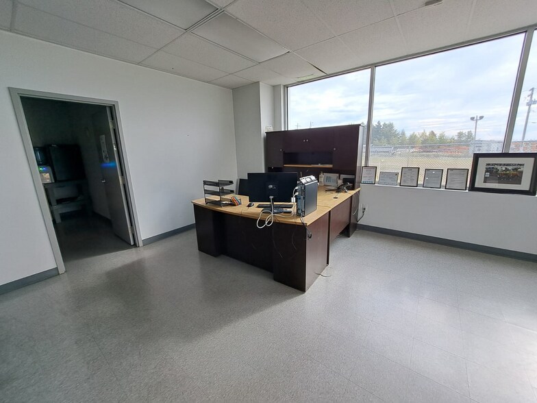 More Photos Of 8316 Alaska Rd, Fort St John Warehouse For Lease