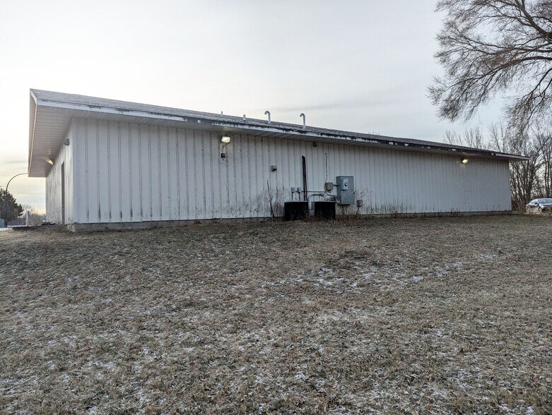 More Photos Of 151 W St Julien St, Saint Peter Freestanding For Sale