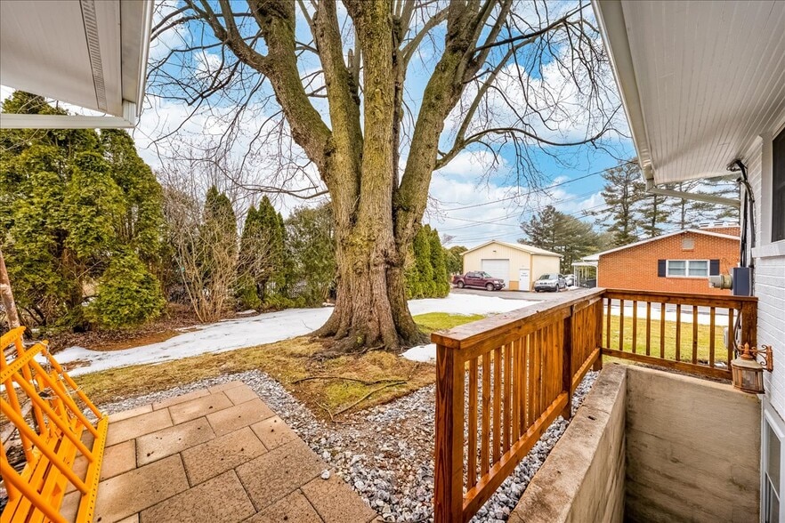 More Photos Of 611 Nursery Rd, Westminster Office For Sale