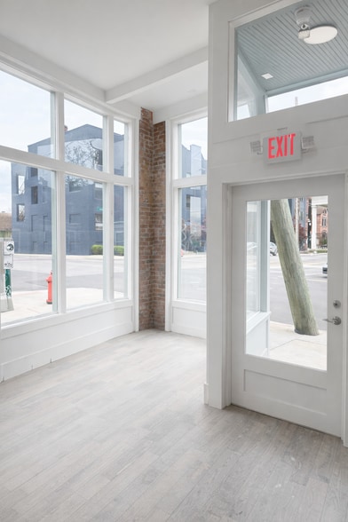 More Photos Of 105 Parsons Ave, Columbus Storefront Retail Office For Lease