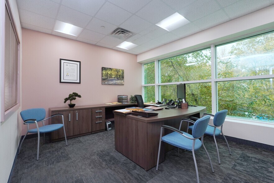 More Photos Of 900 South Ave, Staten Island Office For Lease