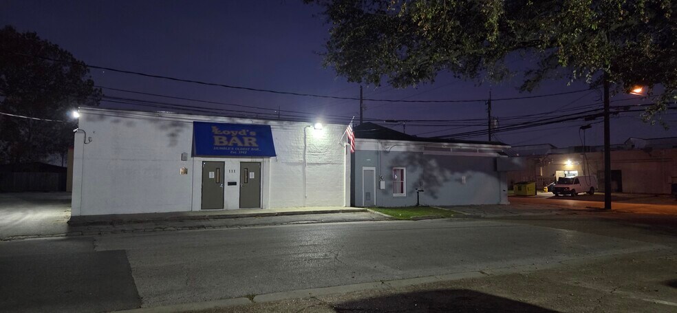 Primary Photo Of 111 N Avenue A, Humble General Retail For Sale