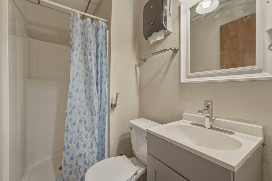 More Photos Of 3122 7th Ave, Charleston Office For Sale